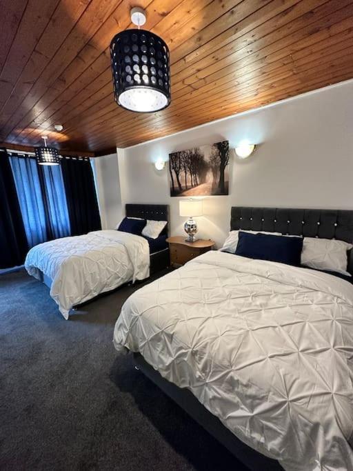 Modern 2 Bedroom Apt Derby City Bagian luar foto