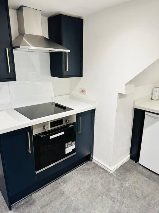 Modern 2 Bedroom Apt Derby City Bagian luar foto