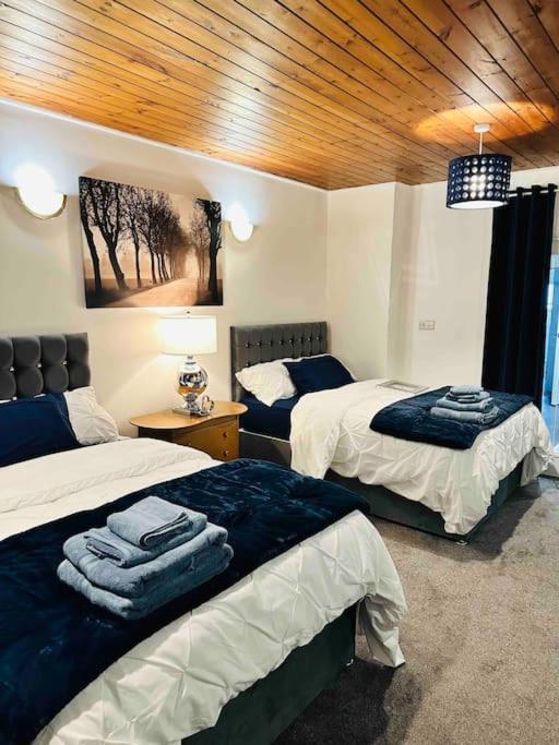 Modern 2 Bedroom Apt Derby City Bagian luar foto