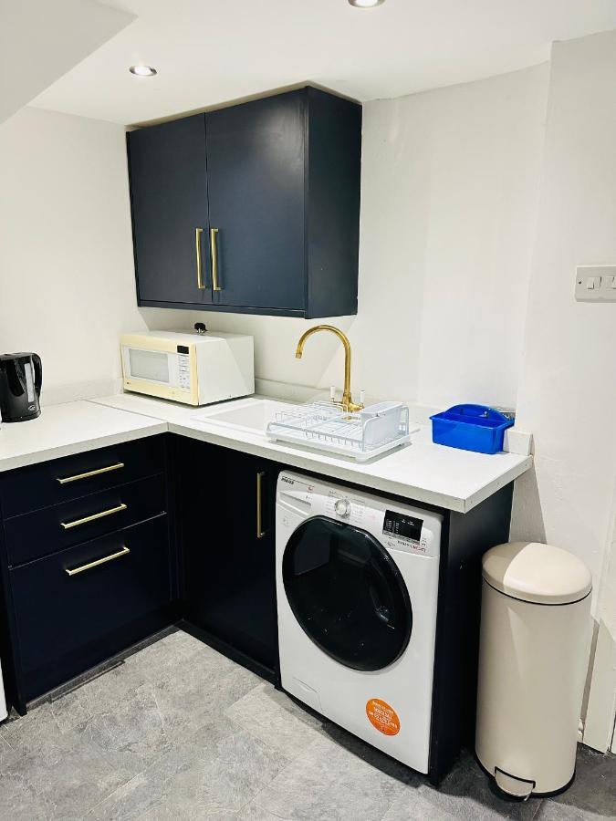 Modern 2 Bedroom Apt Derby City Bagian luar foto