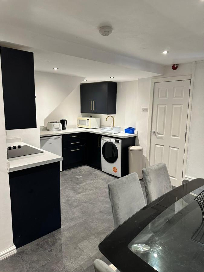 Modern 2 Bedroom Apt Derby City Bagian luar foto